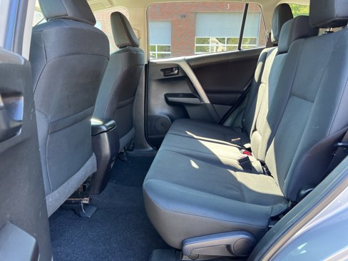 Used 2018 Toyota RAV4 LE image 20