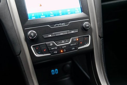 Used 2020 Ford Fusion SE image 30