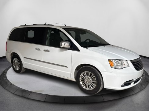 Used 2015 Chrysler Town & Country Touring-L image 3
