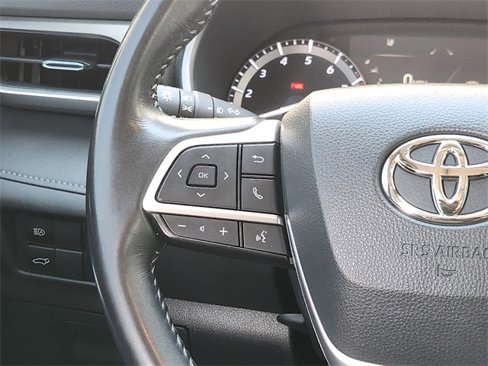 Used 2022 Toyota Highlander XLE image 28