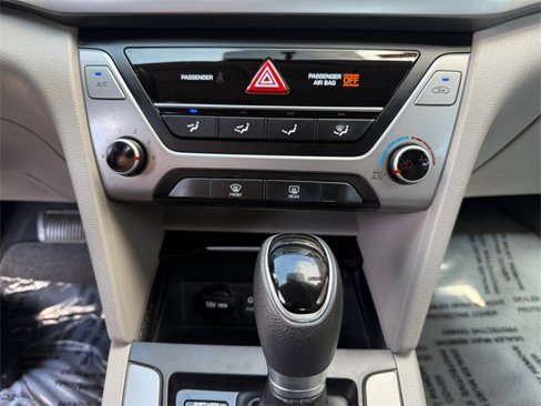 Used 2018 Hyundai Elantra SE image 17