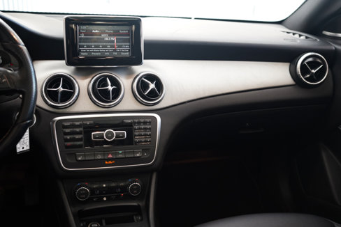 Used 2014 Mercedes-Benz CLA 250 image 32