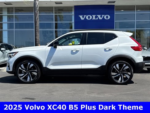 Certified 2025 Volvo XC40 B5 Plus image 2