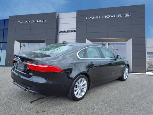 Used 2018 Jaguar XF Premium image 5