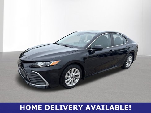 Used 2023 Toyota Camry LE w/ Convenience Package image 3