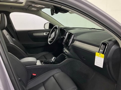 New 2026 Volvo XC40 B5 Plus w/ Protection Package Premier image 31