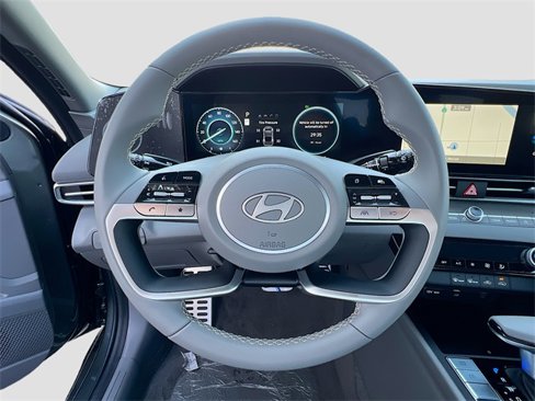 New 2025 Hyundai Elantra SEL image 11