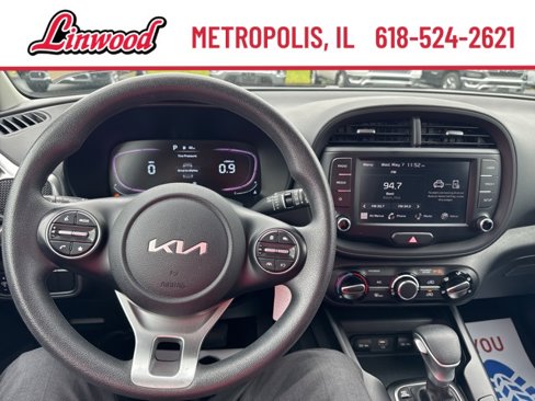Used 2023 Kia Soul LX image 2