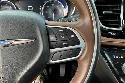 Used 2018 Chrysler Pacifica Limited image 12