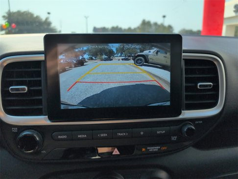 Used 2021 Hyundai Venue SEL image 24