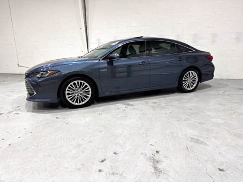 Used 2020 Toyota Avalon Limited image 19