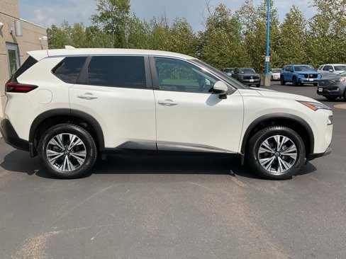 Used 2022 Nissan Rogue SV image 4