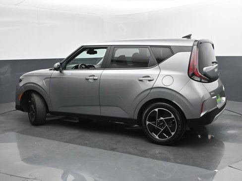 Used 2023 Kia Soul EX image 3