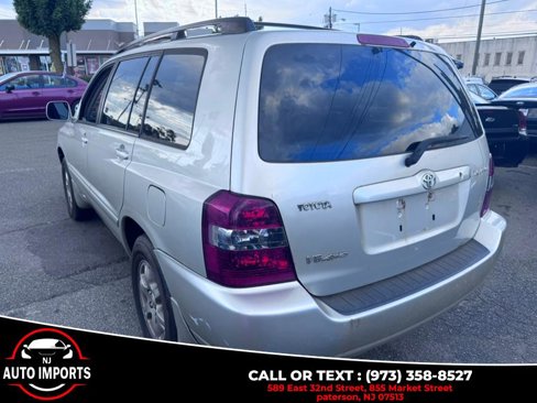 Used 2004 Toyota Highlander 4WD V6 w/ 3rd Row image 9