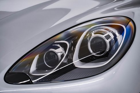 Certified 2018 Porsche Macan image 7