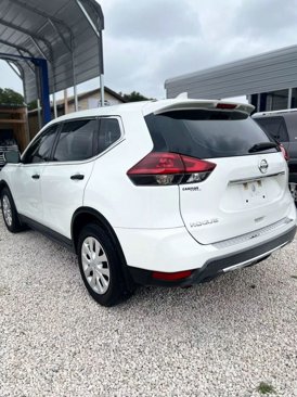 Used 2018 Nissan Rogue S image 11