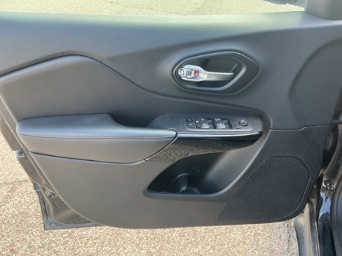 Used 2023 Jeep Cherokee Altitude Lux image 16