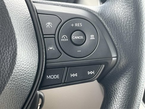 Used 2025 Toyota Corolla Cross L image 33