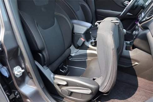 Used 2016 Jeep Cherokee Latitude w/ Cold Weather Group image 25