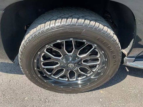 Used 2016 Chevrolet Suburban LTZ image 23