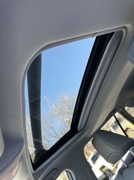 Used 2022 Toyota RAV4 XLE Premium image 16
