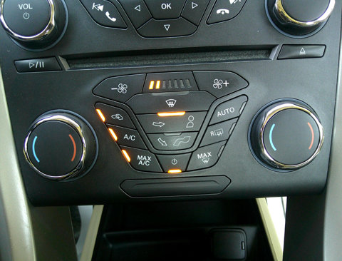 Used 2015 Ford Fusion SE image 25