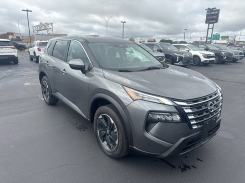 Used 2024 Nissan Rogue SV image 1