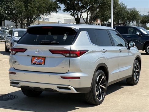 Used 2023 Mitsubishi Outlander SE image 4