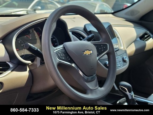 Used 2023 Chevrolet Malibu LT image 19