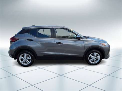Used 2024 Nissan Kicks S image 3