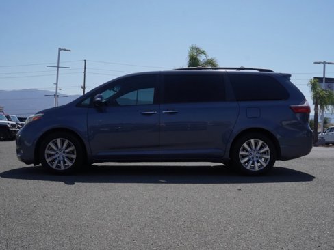 Used 2017 Toyota Sienna Limited Premium image 8