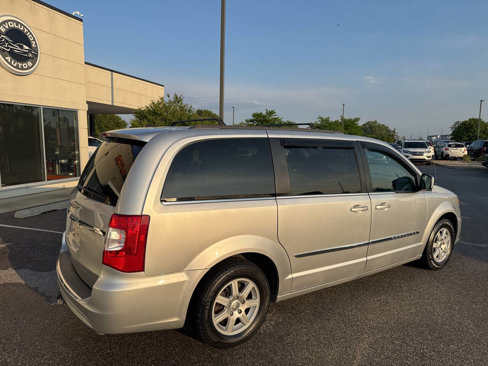 Used 2011 Chrysler Town & Country Touring image 12