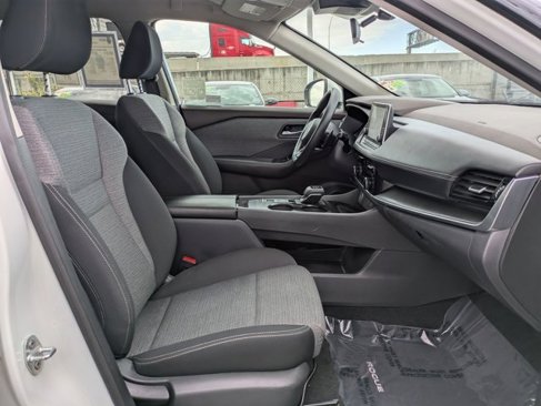 Used 2021 Nissan Rogue SV image 6