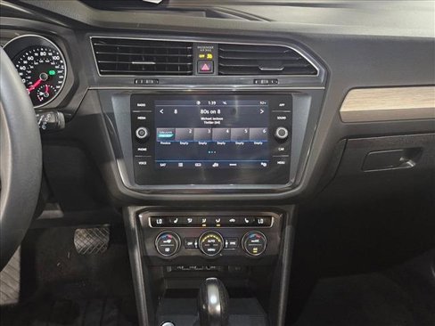 Used 2020 Volkswagen Tiguan SE w/ Panoramic Sunroof Package image 13