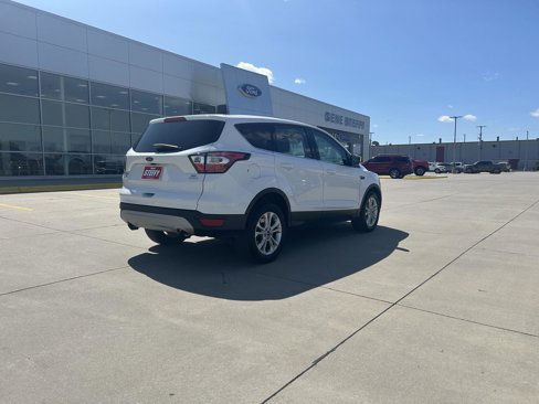 Used 2017 Ford Escape SE image 3