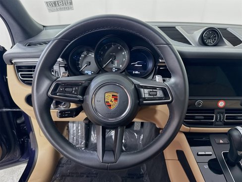 Certified 2022 Porsche Macan image 12
