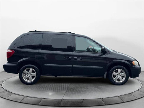 Used 2006 Dodge Caravan SXT image 6