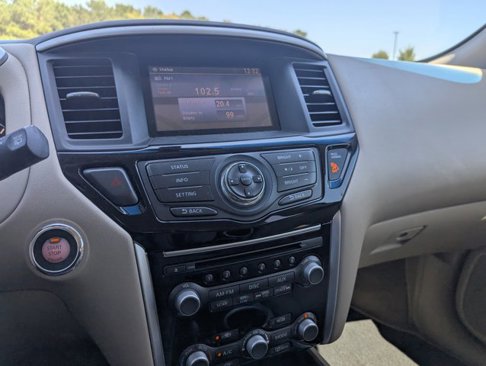 Used 2015 Nissan Pathfinder SV image 16