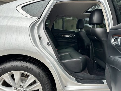 Used 2011 INFINITI M56 x image 19