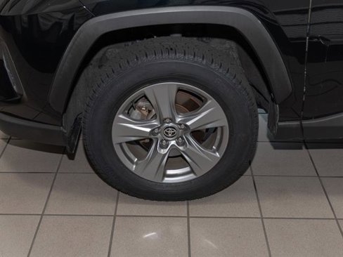 Used 2022 Toyota RAV4 XLE image 5