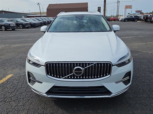 Used 2023 Volvo XC60 B5 Plus w/ Climate Package image 12