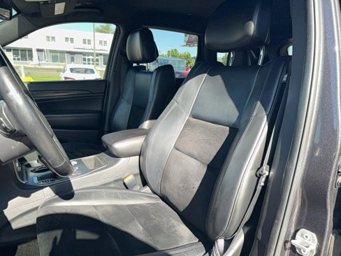 Used 2018 Jeep Grand Cherokee Altitude image 12