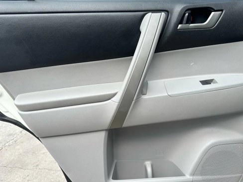 Used 2013 Toyota Highlander SE image 8