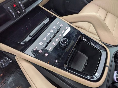Used 2025 Porsche Cayenne image 16