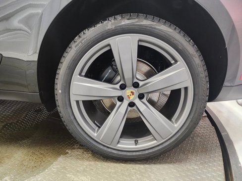 Used 2025 Porsche Macan image 30