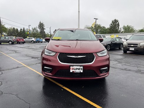 Used 2023 Chrysler Pacifica Touring-L image 12