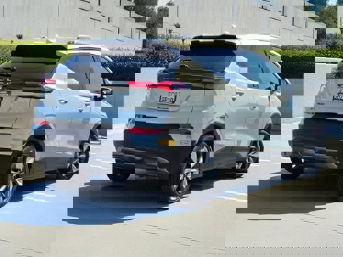 Used 2022 Chevrolet Bolt EUV LT w/ Convenience Package image 9