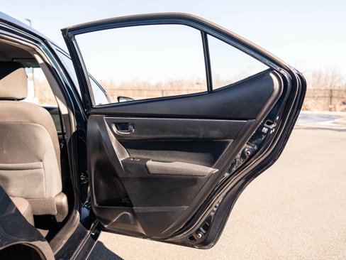 Used 2018 Toyota Corolla LE image 18