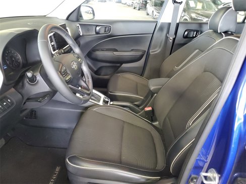 Used 2022 Hyundai Venue Limited image 13