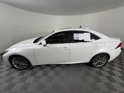 Used 2016 Lexus IS 200t image 4